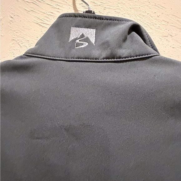 Storm Creek Men’s Gray Vest with Yellow Logo Sz small 
T1 - Picture 7 of 15